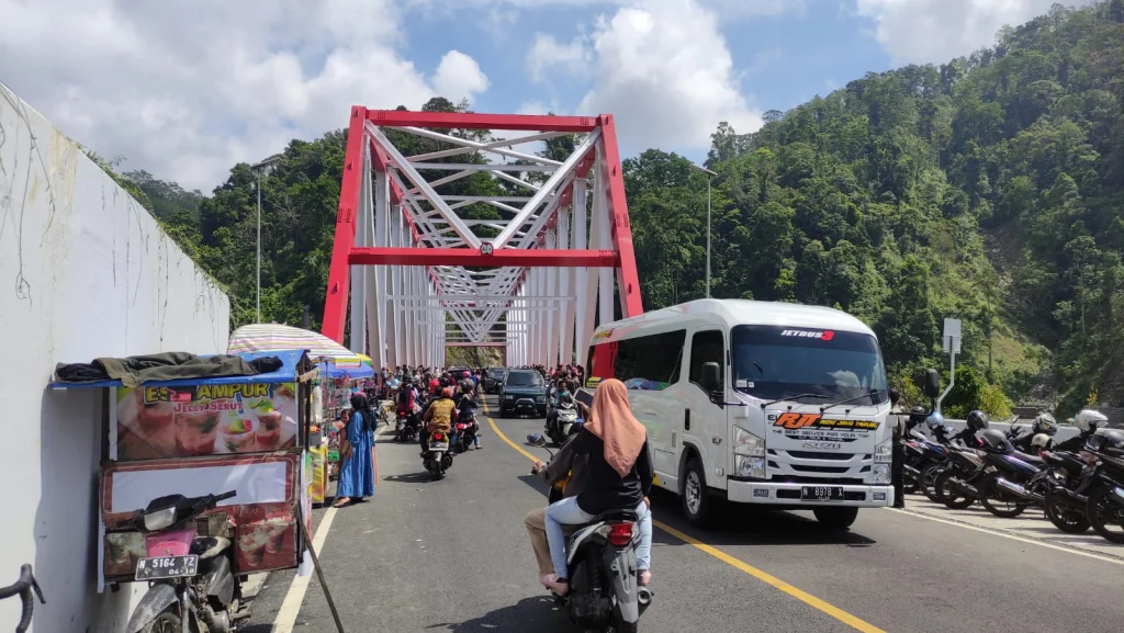 Jembatan Besuk Kobokan Dibuka meski Belum Diresmikan