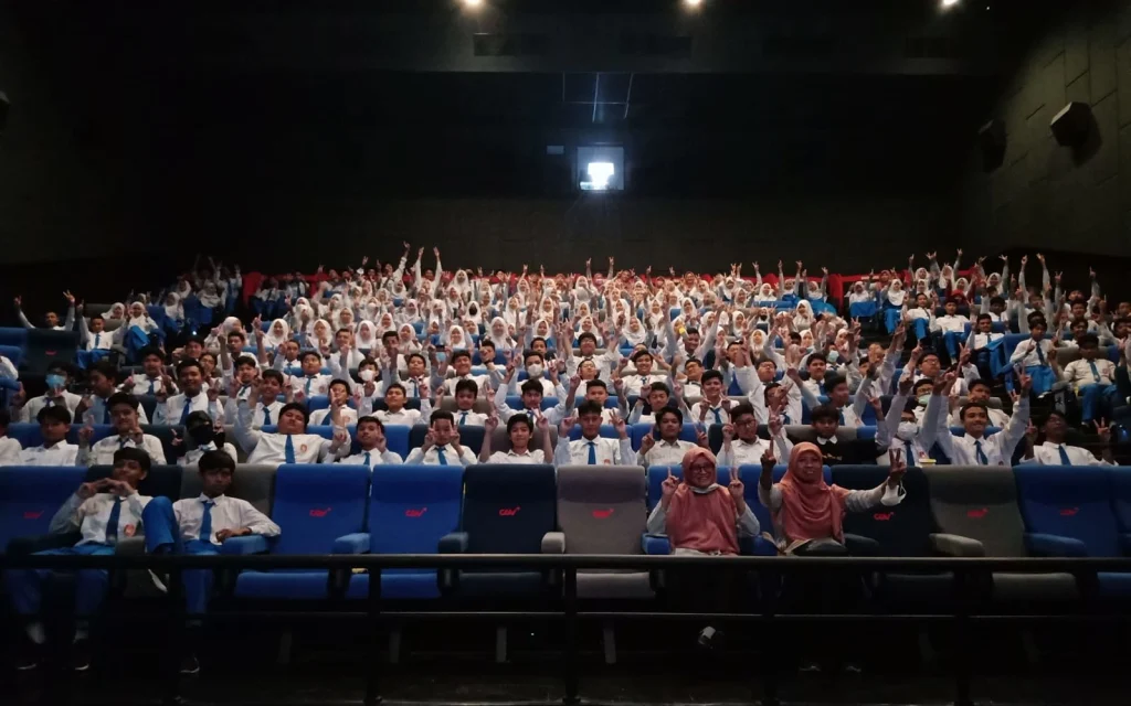 Nobar Film Tegar, Siswa Spemdalas Tidak Tegar