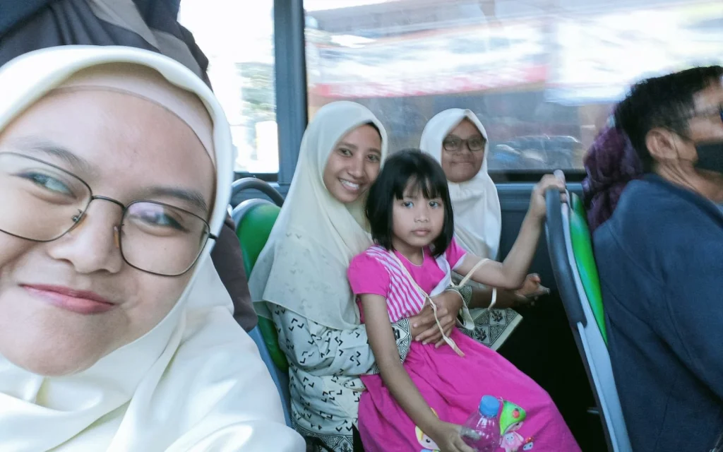 Kursi Penuh, Anak Penumpang Transjatim Dipangku Kader NA 