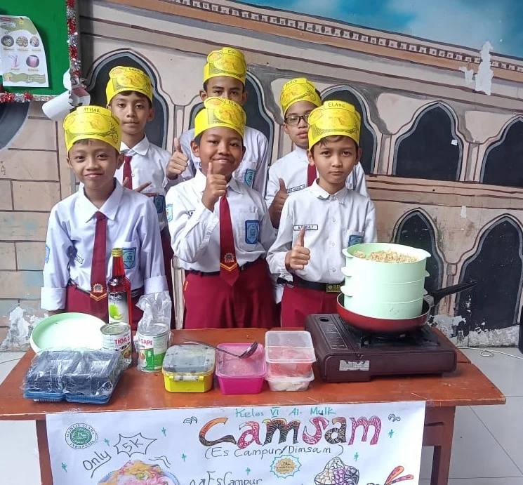 Ada Tahu Fantasi hingga Es Lumut Coklat di Bazar SDM Dubes Surabaya