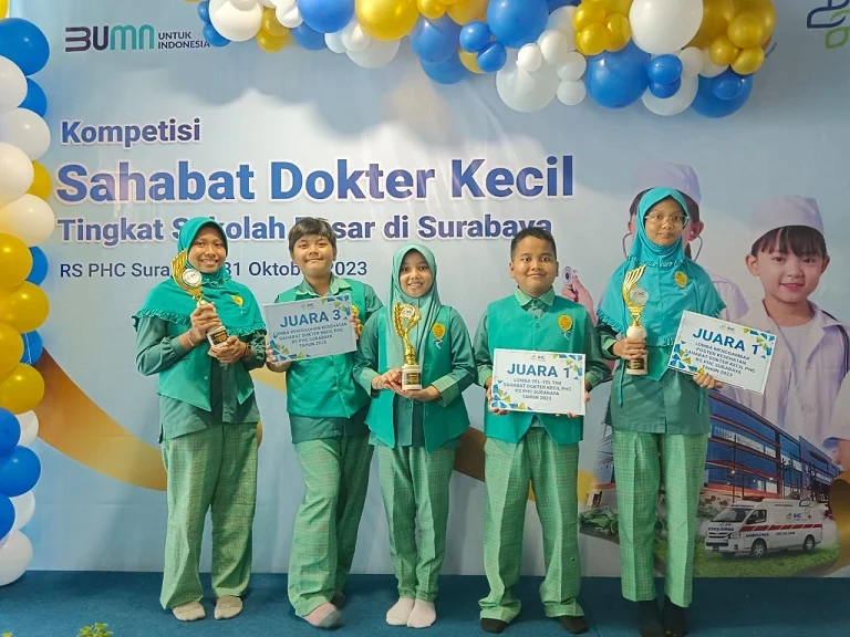 Tim Dokcil Sekolah Kreatif Baratajaya Sabet Tiga Juara