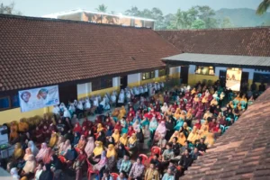 432 Warga Muhammadiyah Watukebo Nobar Jejak Langkah 2 Ulama 