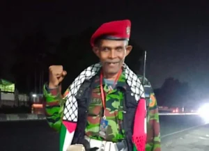 Semangat Pak Met Mengikuti Gerak Jalan Mojokerto Surabaya