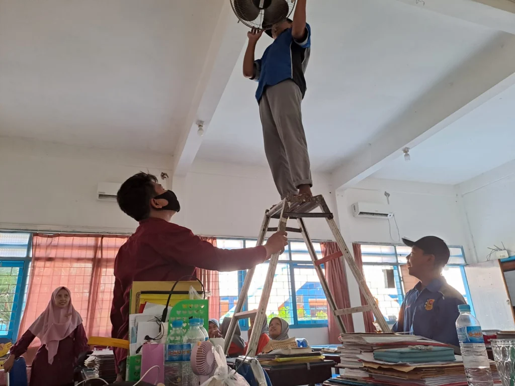 Siswa Jurusan TITL Tangani Kerusakan, Smedaka Tak Perlu Tukang Servis 