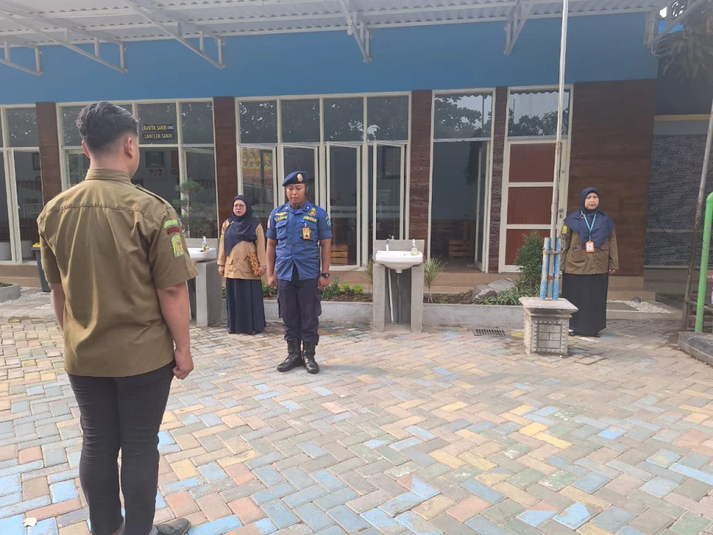 Damkar Jadi Pembina Upacara Hari Pahlawan di SD Sakri