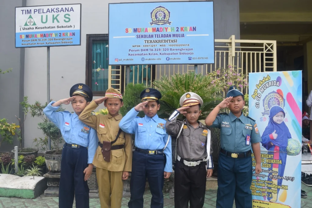 Peragaan Busana ala Pahlawan di SD Mukrida