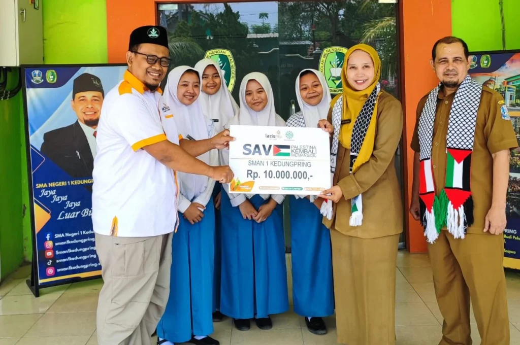 Percaya Lazismu, SMAN 1 Kedungpring Lamongan Serahkan Dana Palestina