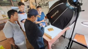 Mahasiswa Umsida dan HIPMI PT ITS Fasilitasi UMKM Foto Produk