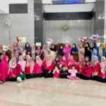 Wali Murid SD Sakri Belajar Bikin Buket, Bisa Menghasilkan Uang