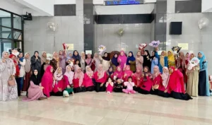 Wali Murid SD Sakri Belajar Bikin Buket, Bisa Menghasilkan Uang
