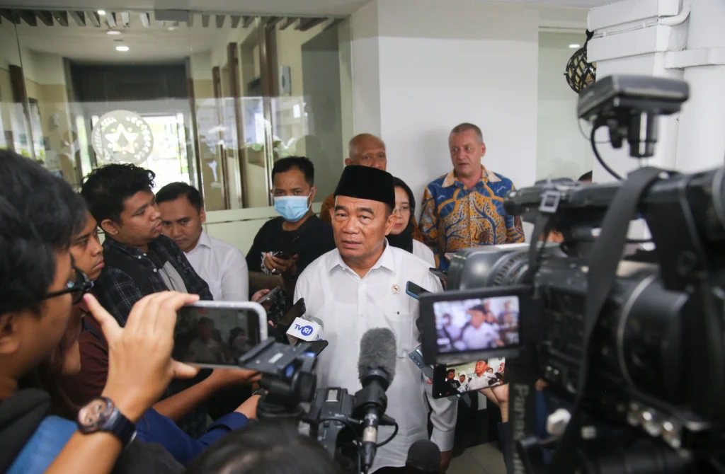 Menko Muhadjir Minta Masyarakat Hati-Hati Menggunakan Antibiotik