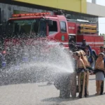 Serunya Siswa SD Mica saat Padamkan Api Bareng Petugas Damkar