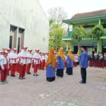 Guru-Guru Mimude Peringati HUT PGRI dengan Seragam FGM