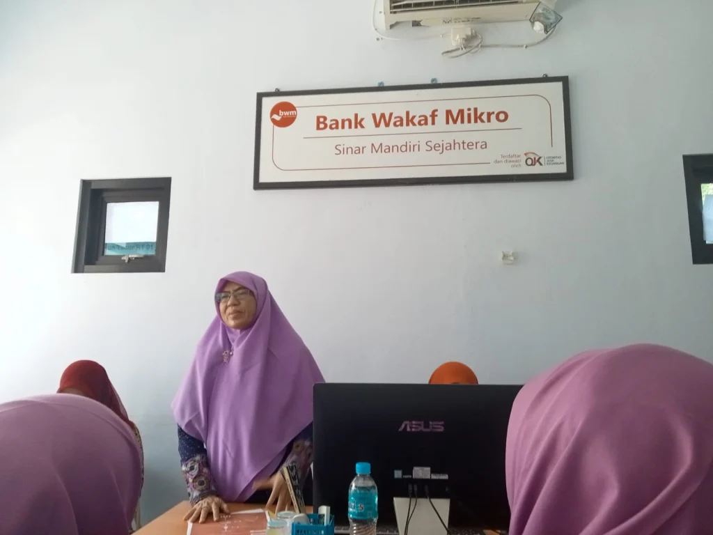 Suka Duka Bank Wakaf Mikro Membantu Kumis Terbel dari Rentenir