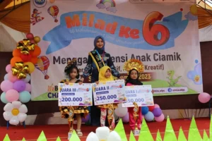 Duta Wisata Yuk Sidoarjo Meriahkan Milad SD Mica