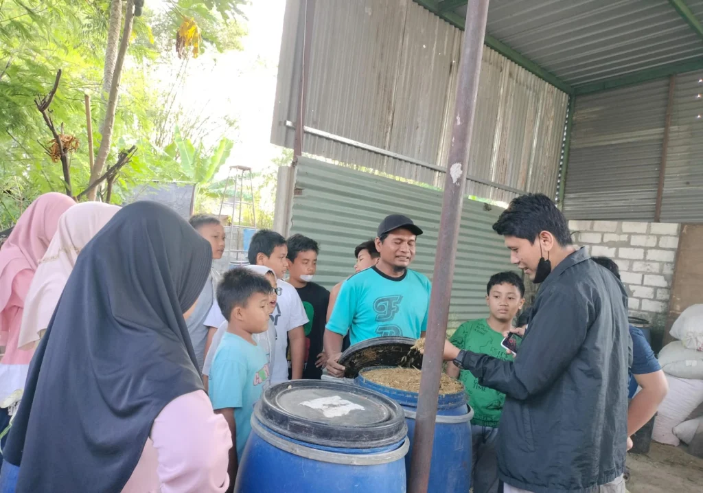 Peserta Live in Journey Jajal Mesin Pencacah dan Fermentasi Rumput