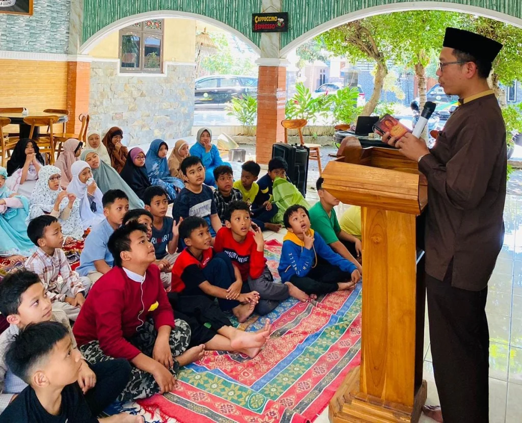 Kunjungi Peserta English Camp, Kepala Sekolah Sampaikan Pesan Ahmad Dahlan