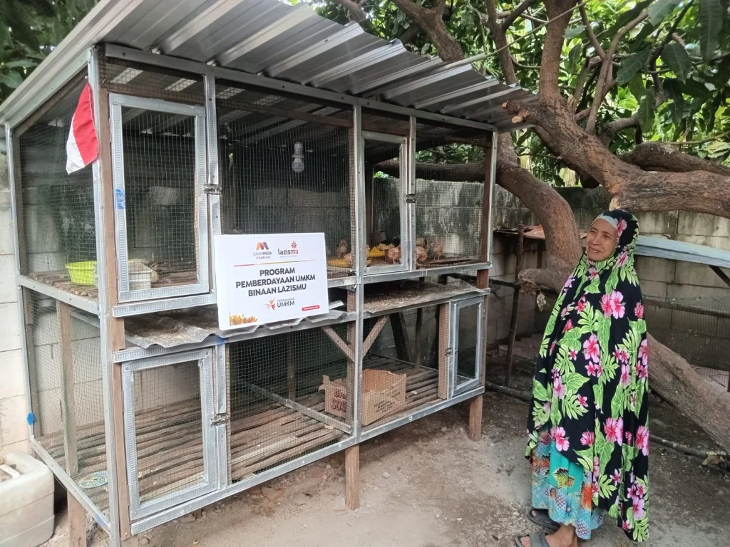 Dapat Bantuan Lazismu, Sudarsih makin Bersemangat Pelihara Ayam Kampung