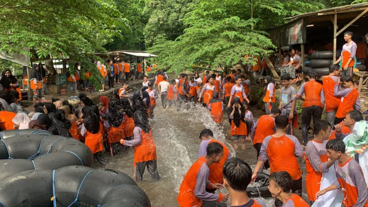 Siswa Smamsatu Mengikuti Sekolah Alam Scientific Breeding di PPLH Seloliman