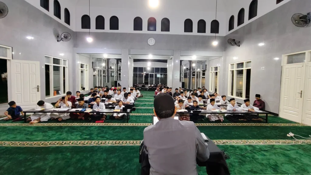 PEM Gondanglegi Daurah Lughawiah dengan Metode ALAM