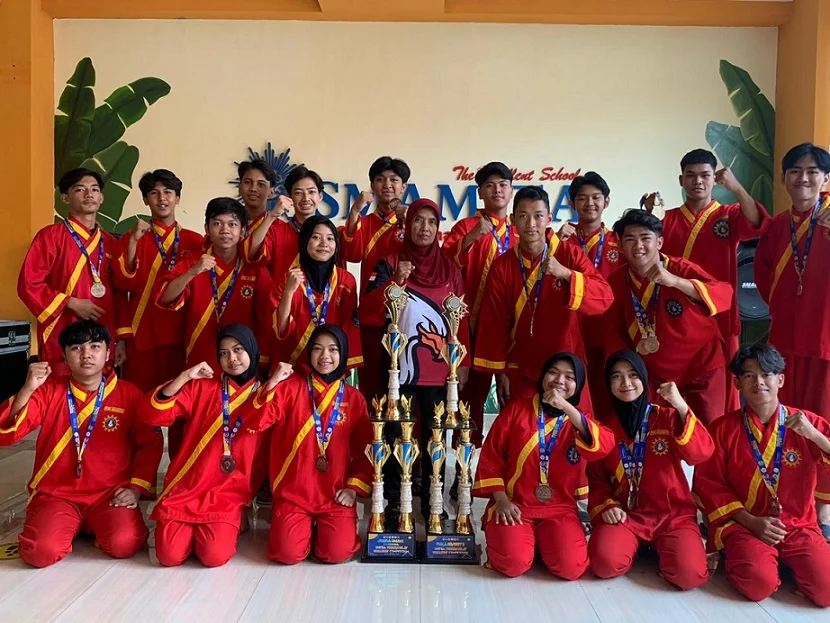 Tapak Suci Smamita Raih Juara Umum Unesa Pencak Silat Challenge Competition