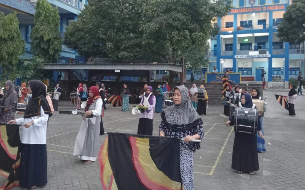 Berusia Setengah Abad, Mama-Mama Aisyiyah Ini Main Drumben demi HW