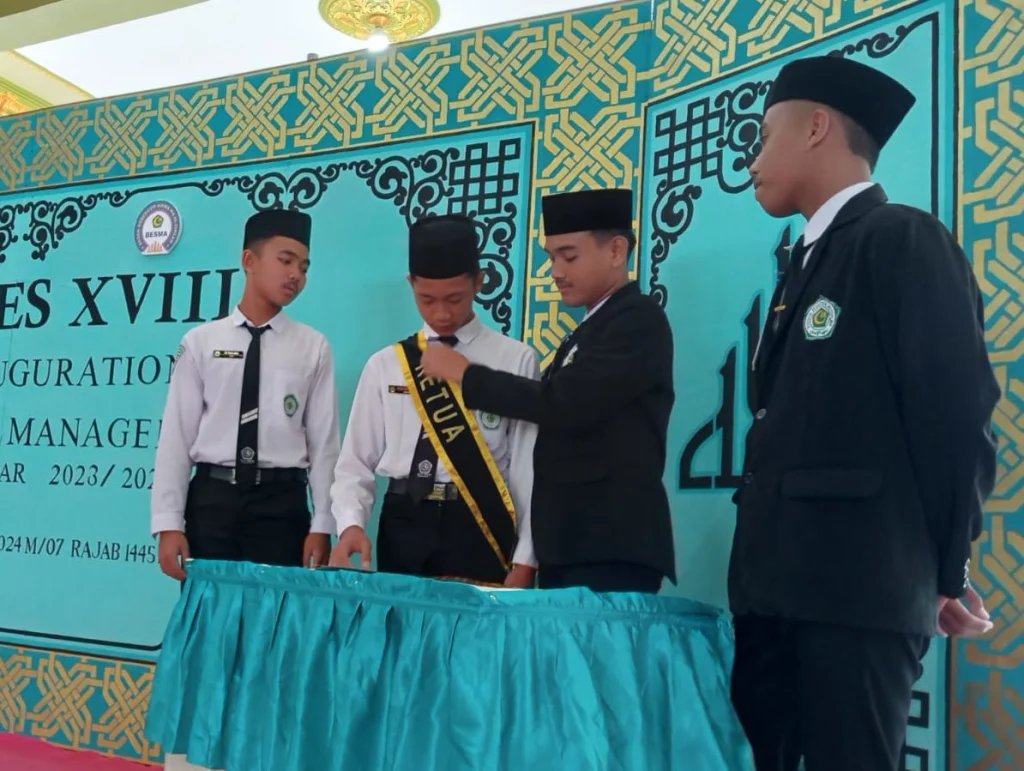 Acara Pelantikan Besma Al-Ishlah Sendangagung Memakai Bahasa Arab dan Inggris