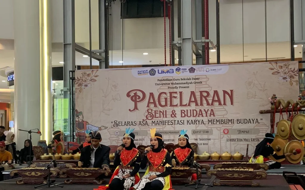 PGSD UMG Pagelaran Seni Budaya di Icon Mall