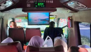 Talaqqi di Mobil Elf ala Siswa Tahfidh Excellent 