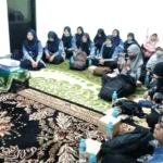 Guru-Guru Tiga SLB Asiyiyah Sidoarjo Mengikuti Pelatihan Ini