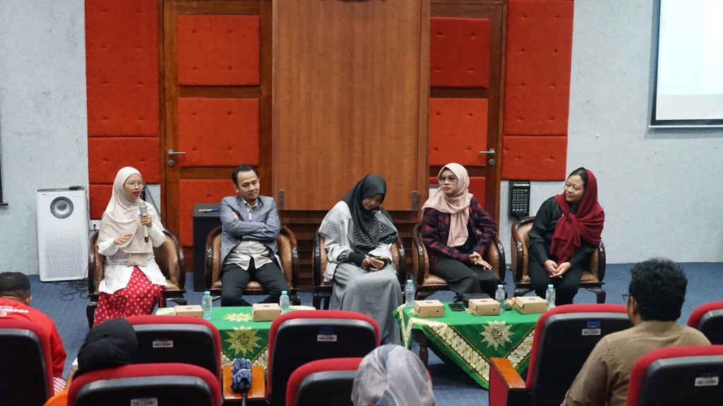 Tiga Caleg Perempuan Jabarkan Visi Misi di Roadshow Festival Pemilu Surabaya