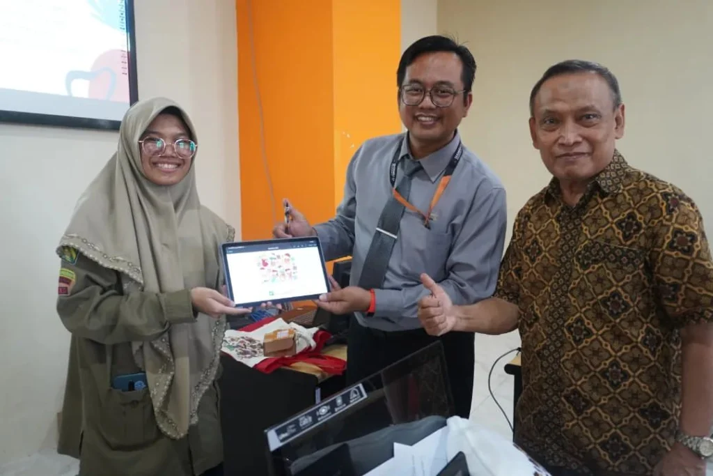 Dosen ITS Kagum pada Karya Tugas Akhir Prodistik Smamsatu Gresik