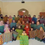 Warga Aisyiyah Krian Berlatih Membuat Batik Shibori, Begini Caranya