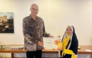 Siswa SD Mugeb Terima Penghargaan dari Dubes Republik Ceko