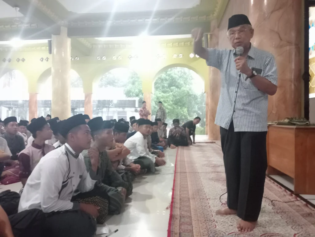 Ketua PP Muhammadiyah Busyro Muqoddas Menyambangi Ponpes Al-Ishlah