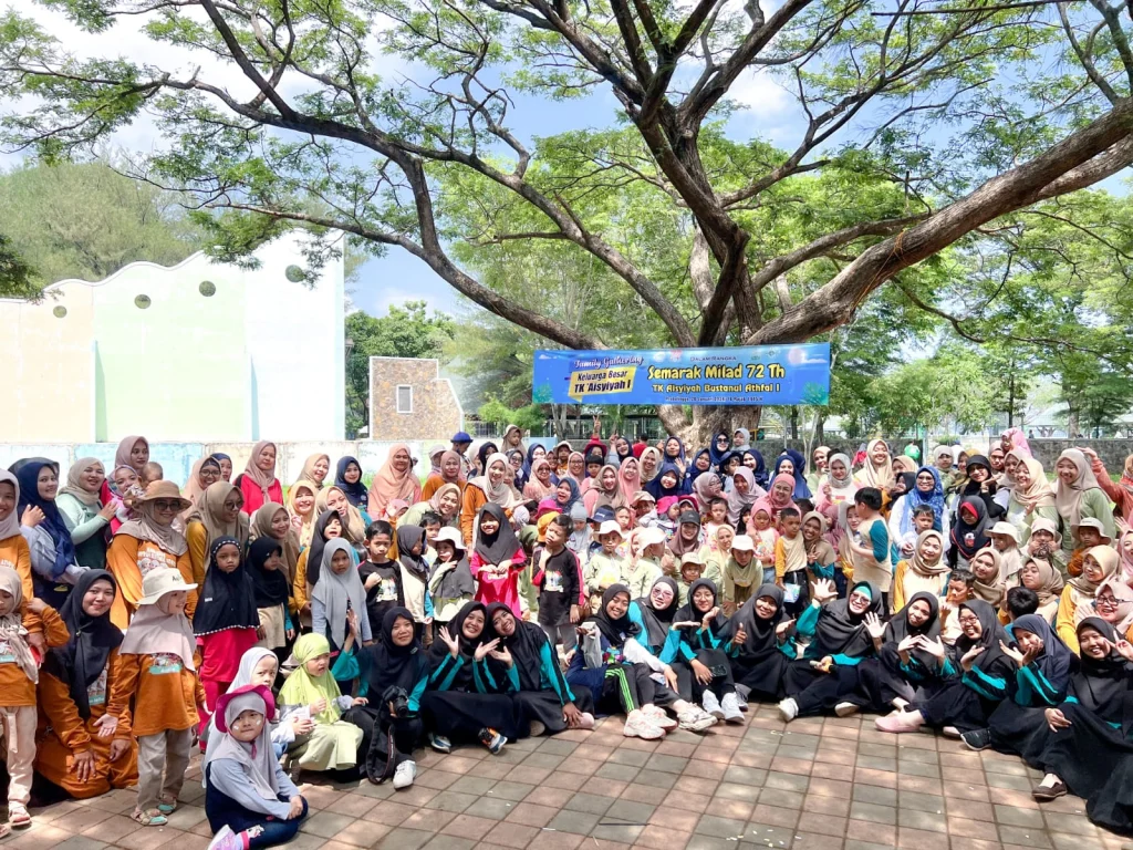 TK Aisyiyah I Kota Probolinggo Family Gathering di Pantai Bentar