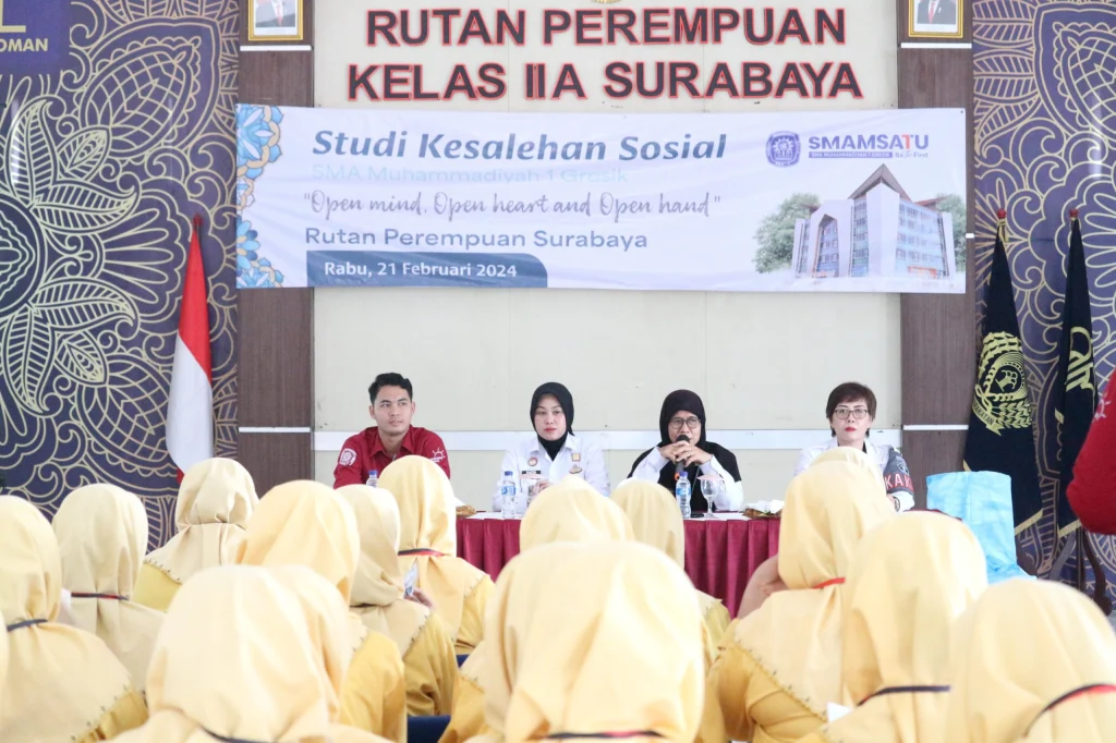 Smamsatu Ajak Siswa Belajar Keshalehan Sosial ke Panti hingga Rutan