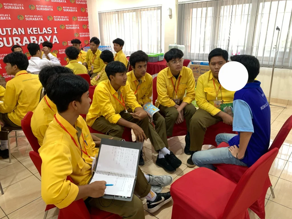 Siswa Smamsatu Kunjungi Rutan: Dari Diskusi dengan Warga Binaan hingga Makan ala Tahanan