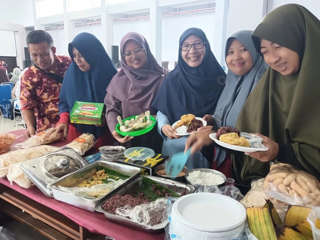 Nikmatnya Sarapan Bareng Menu Nasi Karak di Roadshow PWMU.CO 