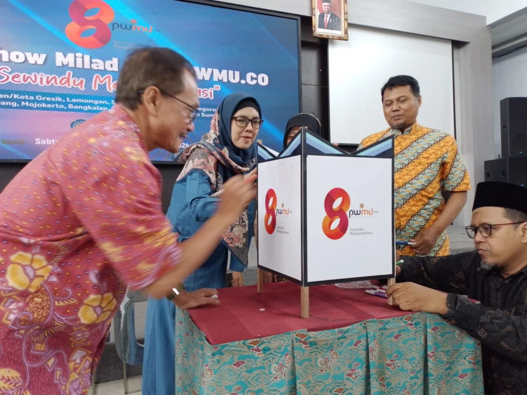 Roadshow PWMU.CO di Gresik, para Tokoh Ini Menggambar Damar Kurung