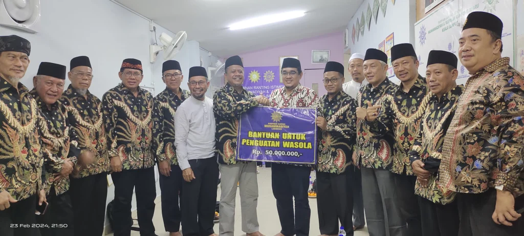 PDM Lamongan Rihlah Dakwah ke Malaysia, Beri Bantuan Warung Soto