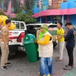 Mobil 4WD UM Surabaya Ikut Aksi Bersih Sampah Pesisir Kenjeran