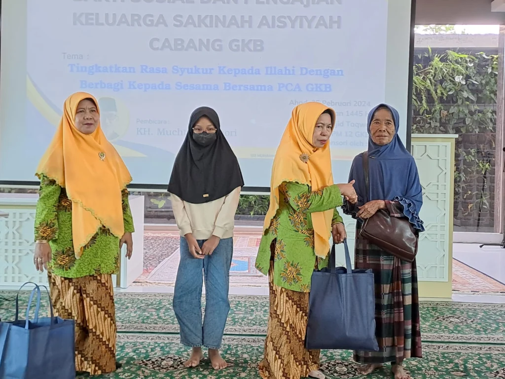 Baksos PCA GKB Bagikan 400 Paket Sembako