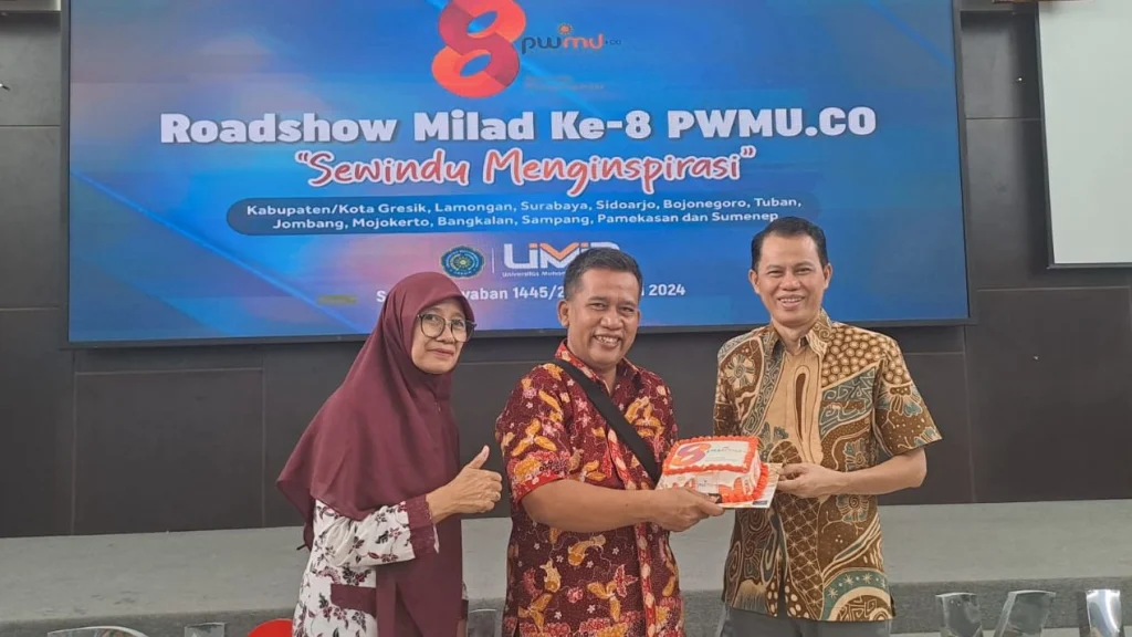 Sayang Dipotong, Kue Tar Milad PWMU Tetap Utuh hingga Acara Berakhir