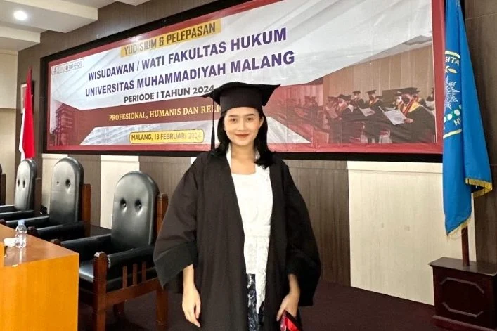 Personel JKT48 Ini Lulus dari UMM