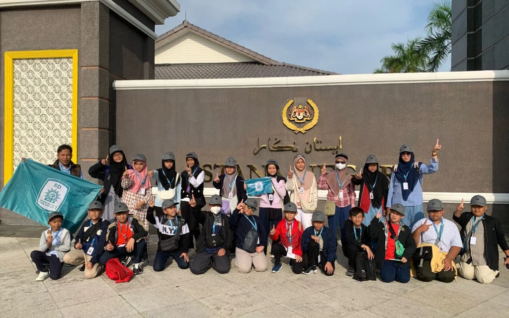 Betah Lima Hari Melawat ke Malaysia, Catatan Perjalanan Siswa SD Mugeb