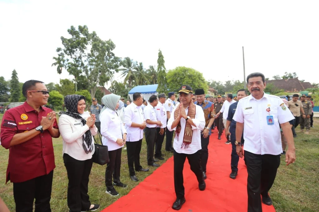 Menko Muhadjir Pastikan Bantuan Cadangan Pangan Tepat Sasaran