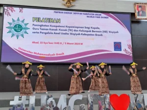 Tari Ampar-Ampar Pisang Membuka Pelatihan Majelis PAUD Dasmen