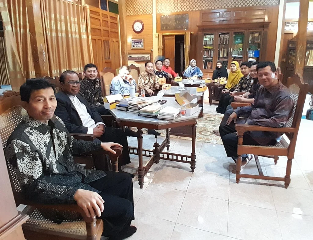 Direktur IIIT Indonesia Dikunjungi Dosen Unida Gontor dan Siswa Muallimaat