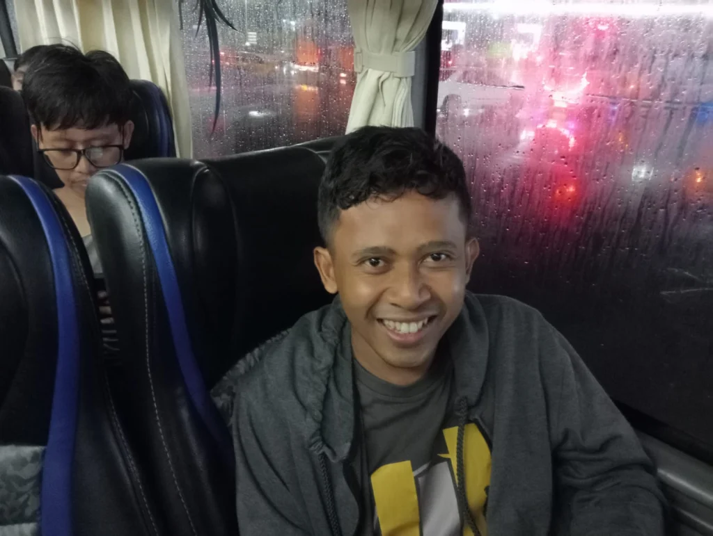 Surprise! Terima Lamaran saat ke Bandung, Kisah Ketua Kontingen Olympicad SMPM 12 Sendangagung 